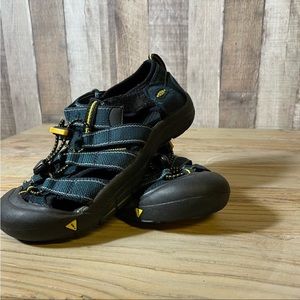 Keen Newport H2 Water Shoes Kids Sandal sz 4
